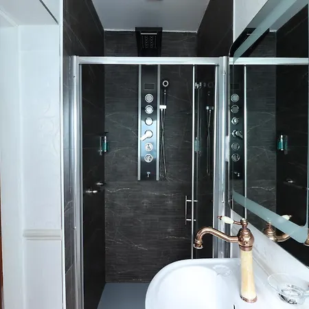 לינה וארוחת בוקר Ferndale Luxury Boutique 5*